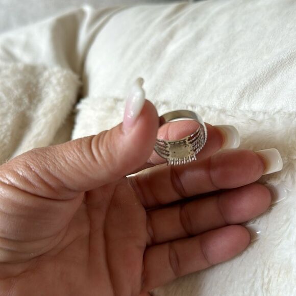 Vintage Crystal Cocktail Ring! - Picture 11 of 12